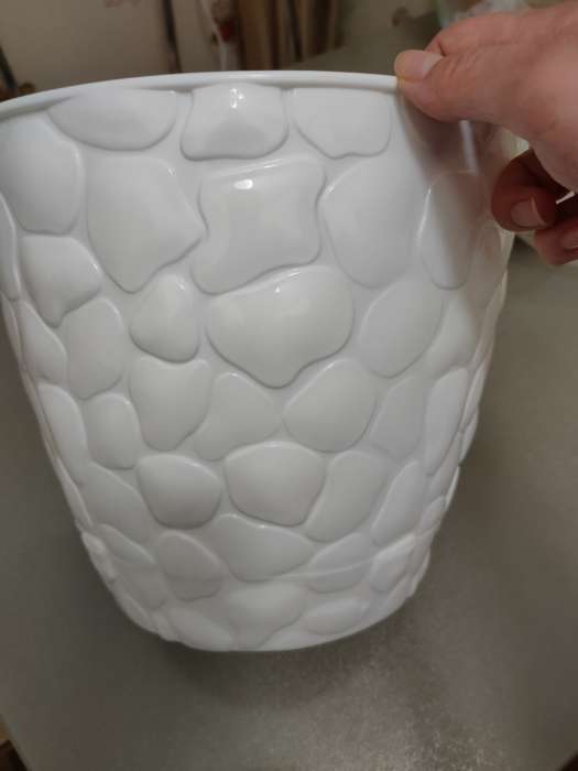 Фотография покупателя товара Горшок для цветов с поддоном «Камни», 8 л, пластиковый, белый - Фото 3