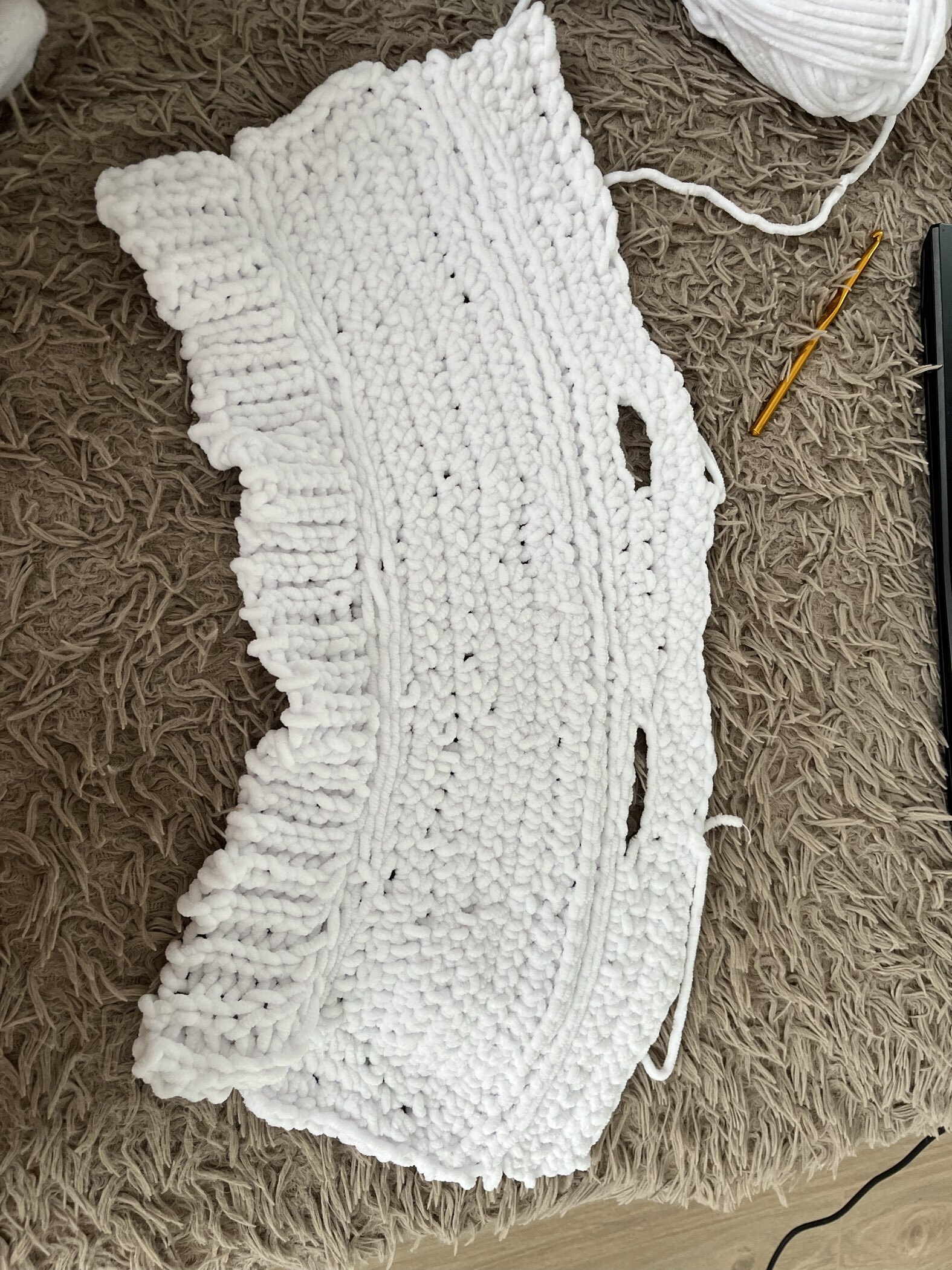 Фотография покупателя товара Плюшевая пряжа для вязания спицами, крючком YarnArt, Dolce, 100% микрополиэстер, 120 м/100 г, (741 белый)