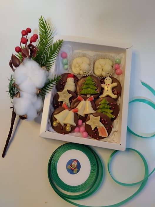 Фотография покупателя товара Форма для конфет и шоколада новогодняя Доляна «Ёлочки - иголочки», силикон, 30×17.3×1.3 см, 15 ячеек, сиреневая - Фото 1