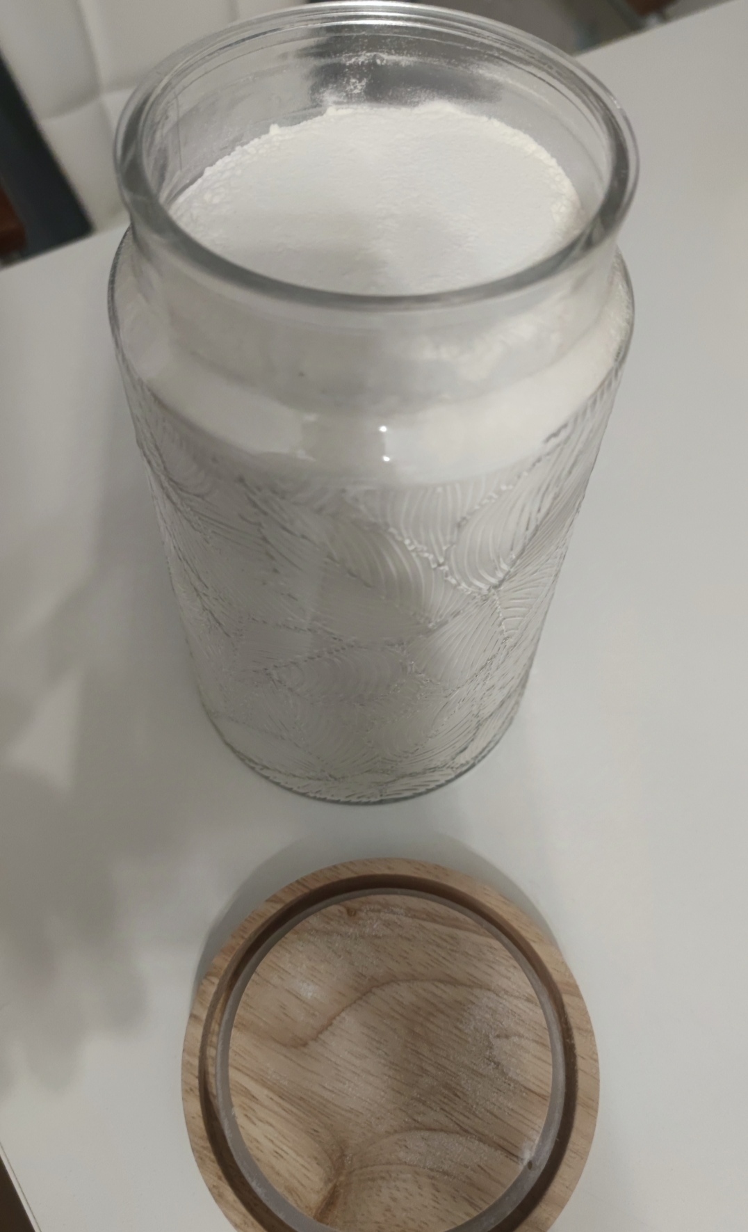 Фотография покупателя товара Банка для сыпучих продуктов SL Home «Ивелин», 1 л, 12×12 см, с деревянной крышкой, стекло, прозрачная - Фото 1