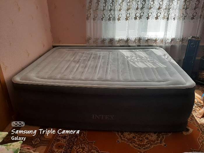 Фотография покупателя товара Кровать надувная Comfort-Plush Queen, 152 х 203 х 46 см, с встроенным насосом 220V, 64414 INTEX - Фото 6