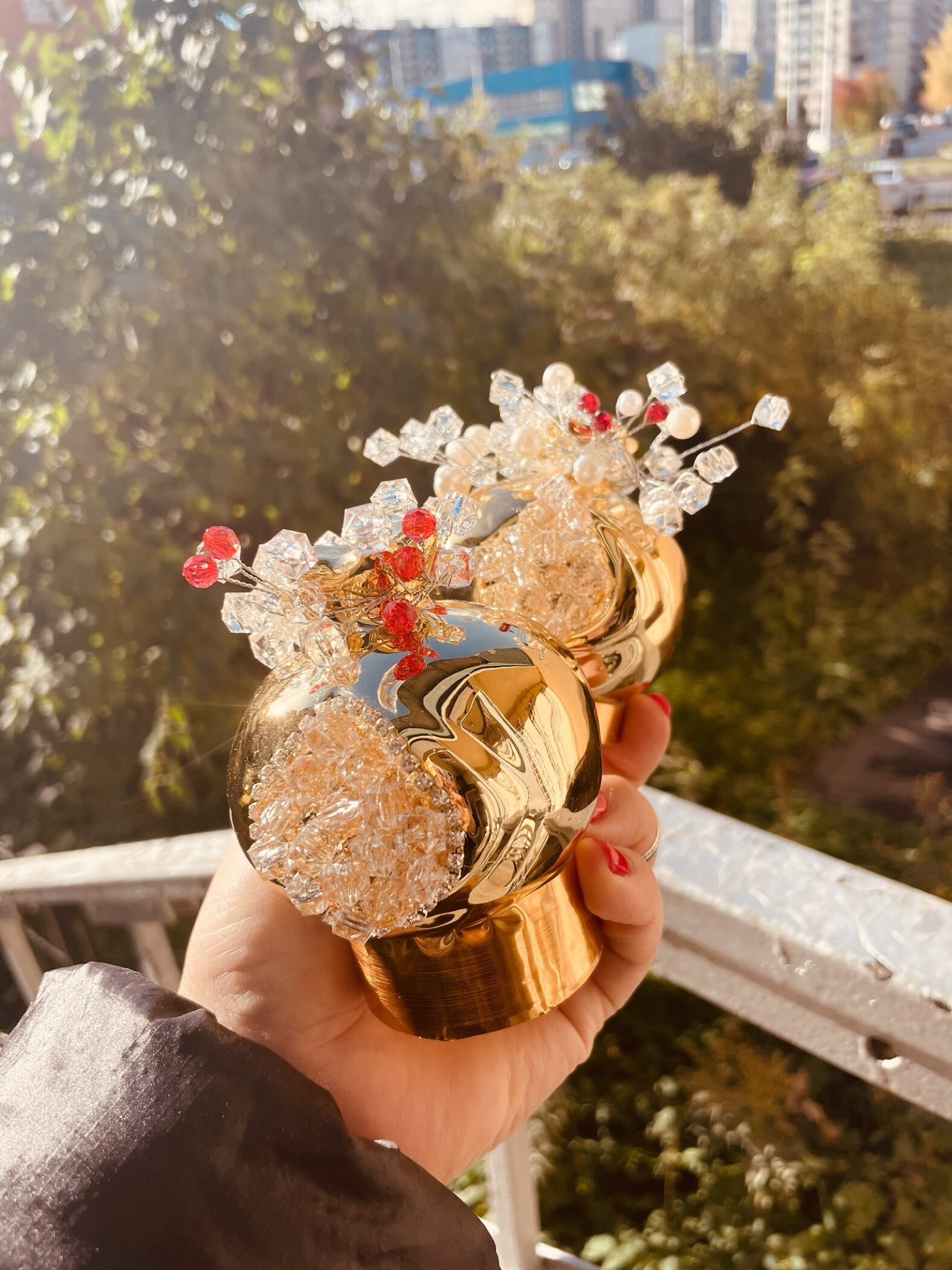 Фотография покупателя товара Фигурка керамика «Гранат с зёрнами», под золото, 7×6.5×6.5 см - Фото 2