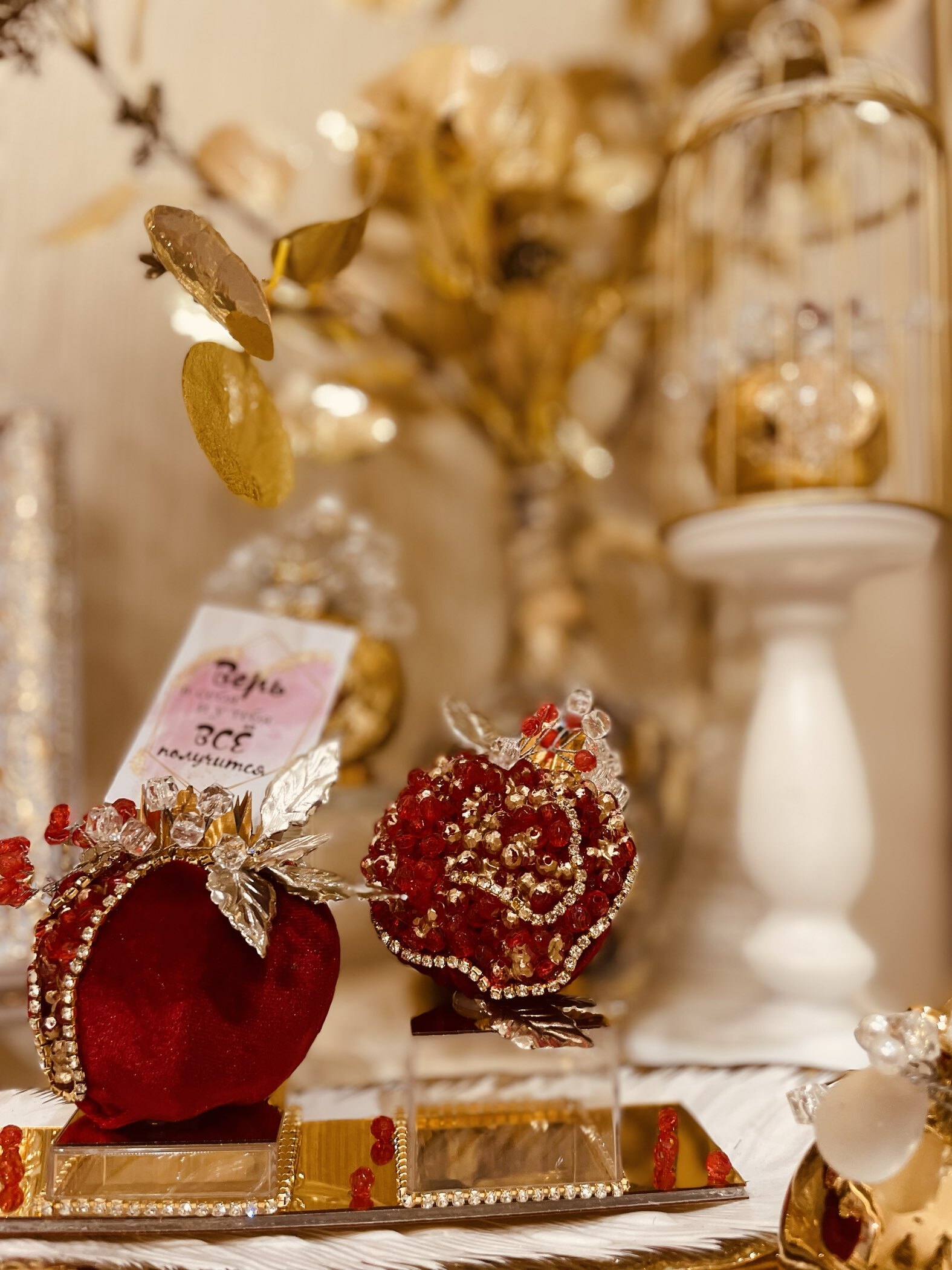 Фотография покупателя товара Фигурка керамика «Гранат с зёрнами», под золото, 7×6.5×6.5 см - Фото 3