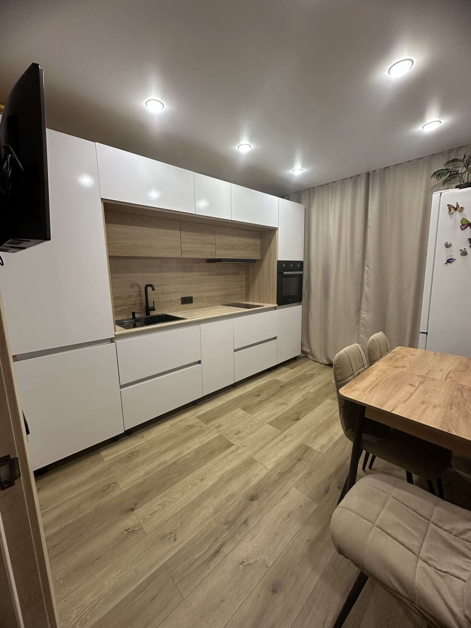 Фотография покупателя товара Кухонный гарнитур трёхуровневый в потолок «Карина», 3250 мм, цвет белый глянец/соно - Фото 4