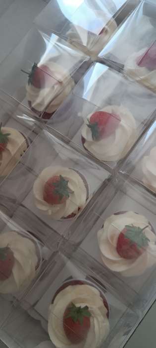 Фотография покупателя товара Коробка для 1 капкейк с окном голубая, 9.2×9.2×11.1 см - Фото 16