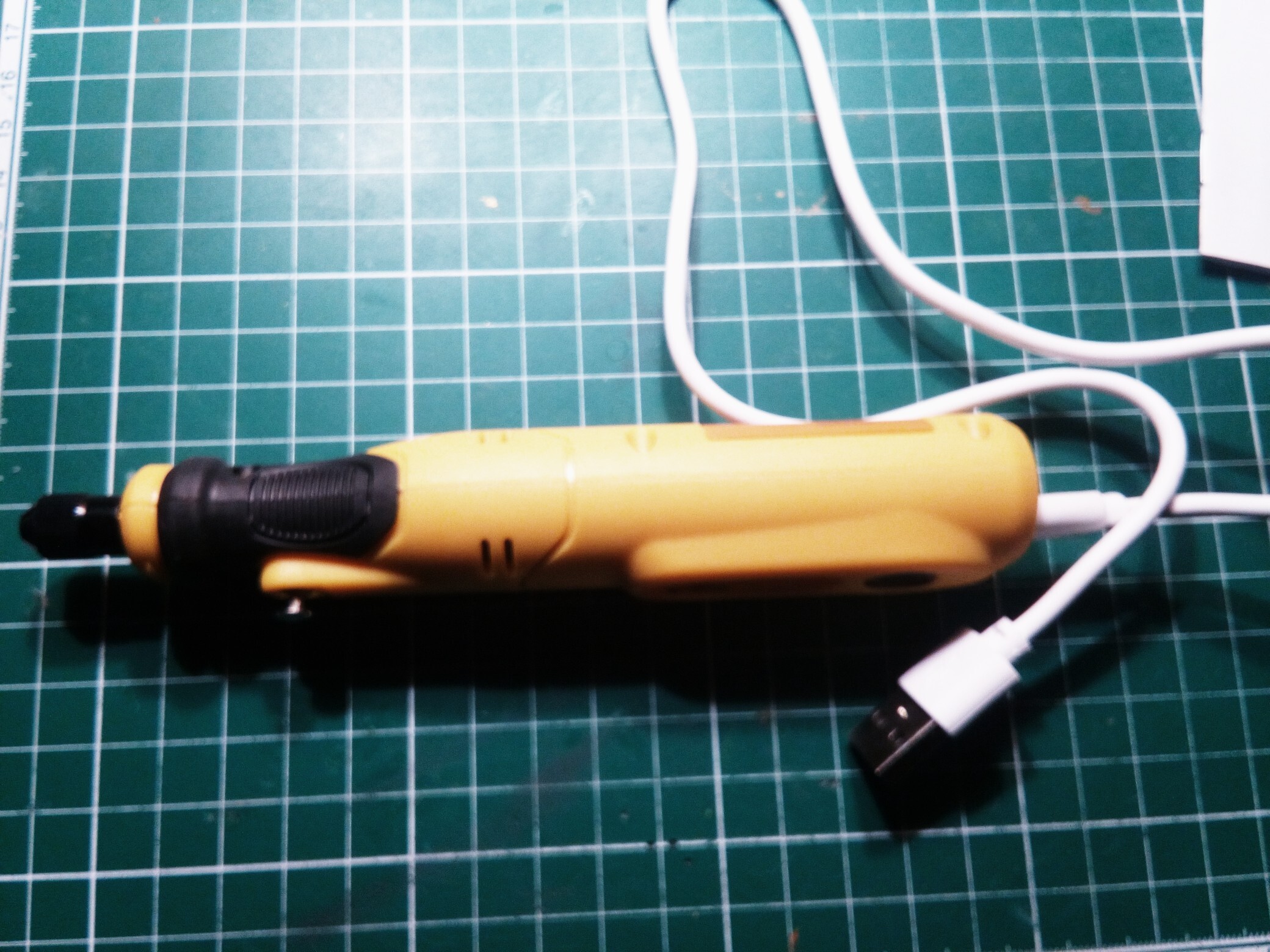 Фотография покупателя товара Гравер аккумуляторный ТУНДРА, 12 В, 0.7 Ач, micro-USB, 5000-15000 об/мин, 3 ск., 2.3 мм - Фото 5