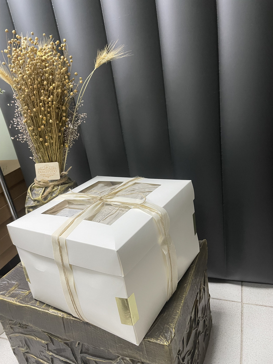 Фотография покупателя товара Коробка складная, крышка - дно, с окном, белая, 30×30×20 см - Фото 1