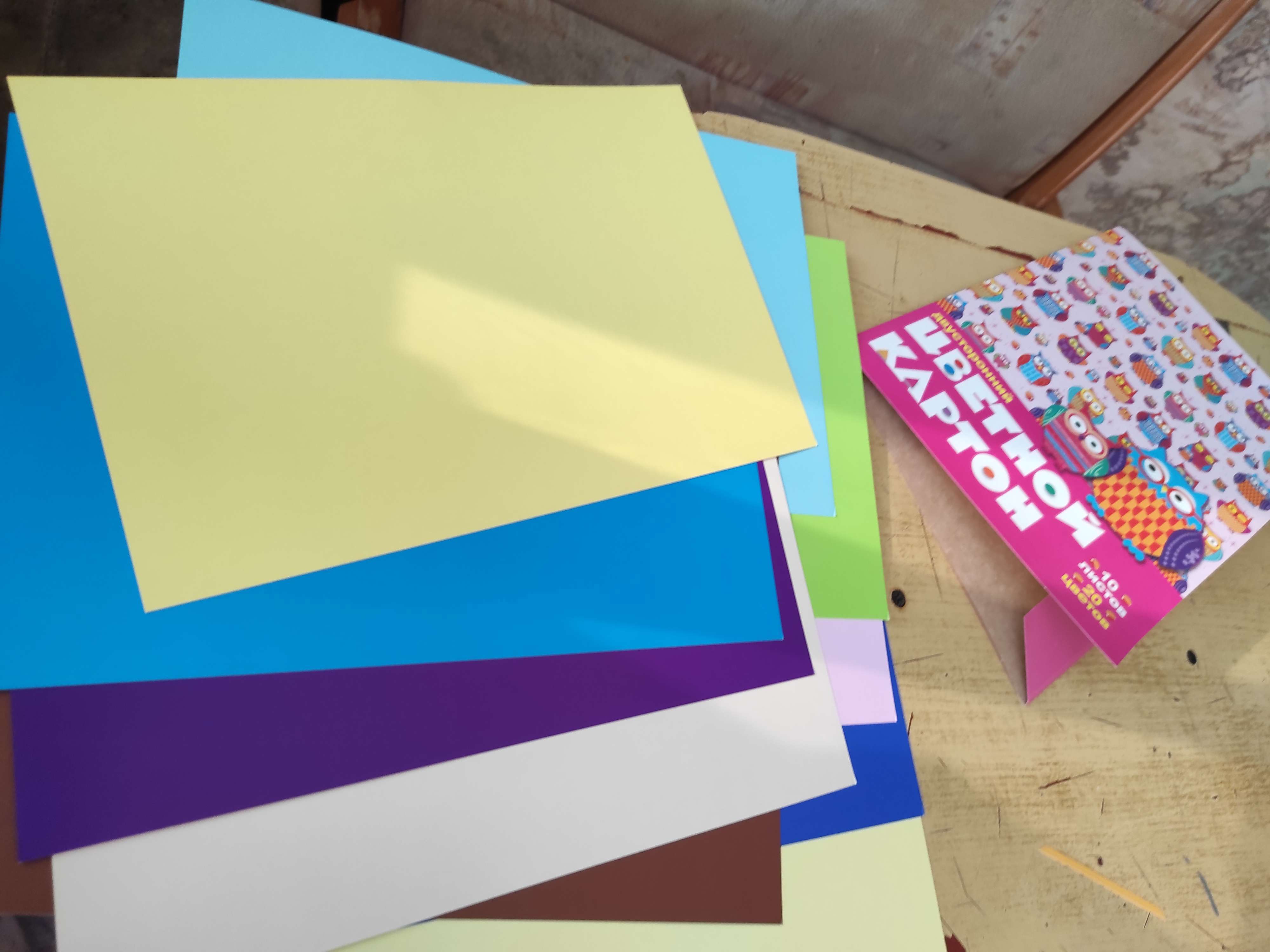 Фотография покупателя товара Картон цветной двусторонний А4, 10 листов, 20 цветов "Мультики", мелованный, 190г/м², МИКС - Фото 3