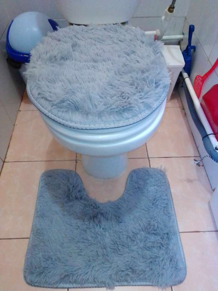 Фотография покупателя товара Набор ковриков для ванной и туалета Доляна «Пушистик», 3 шт, 40×44, 40×50, 50×80 см, цвет серый