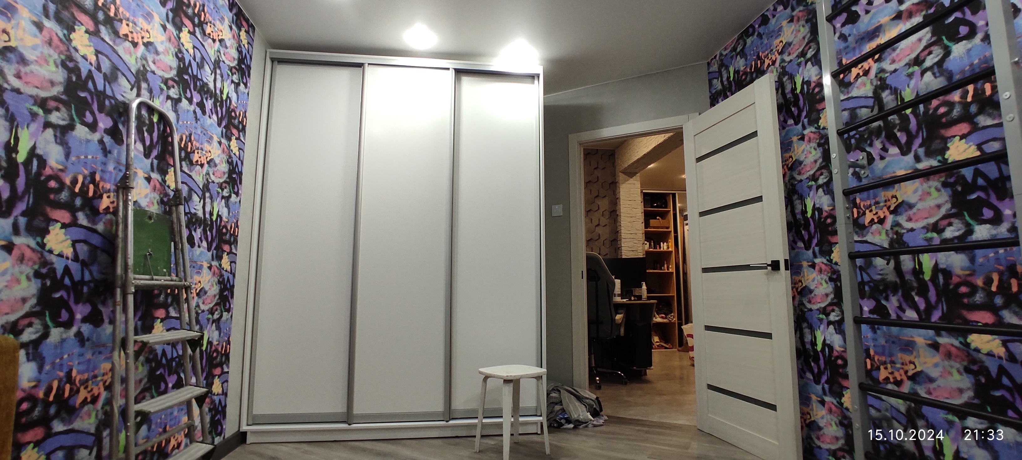 Фотография покупателя товара Шкаф-купе трёхдверный «Экспресс», 2100×600×2400 мм, ЛДСП, цвет ясень шимо светлый - Фото 2