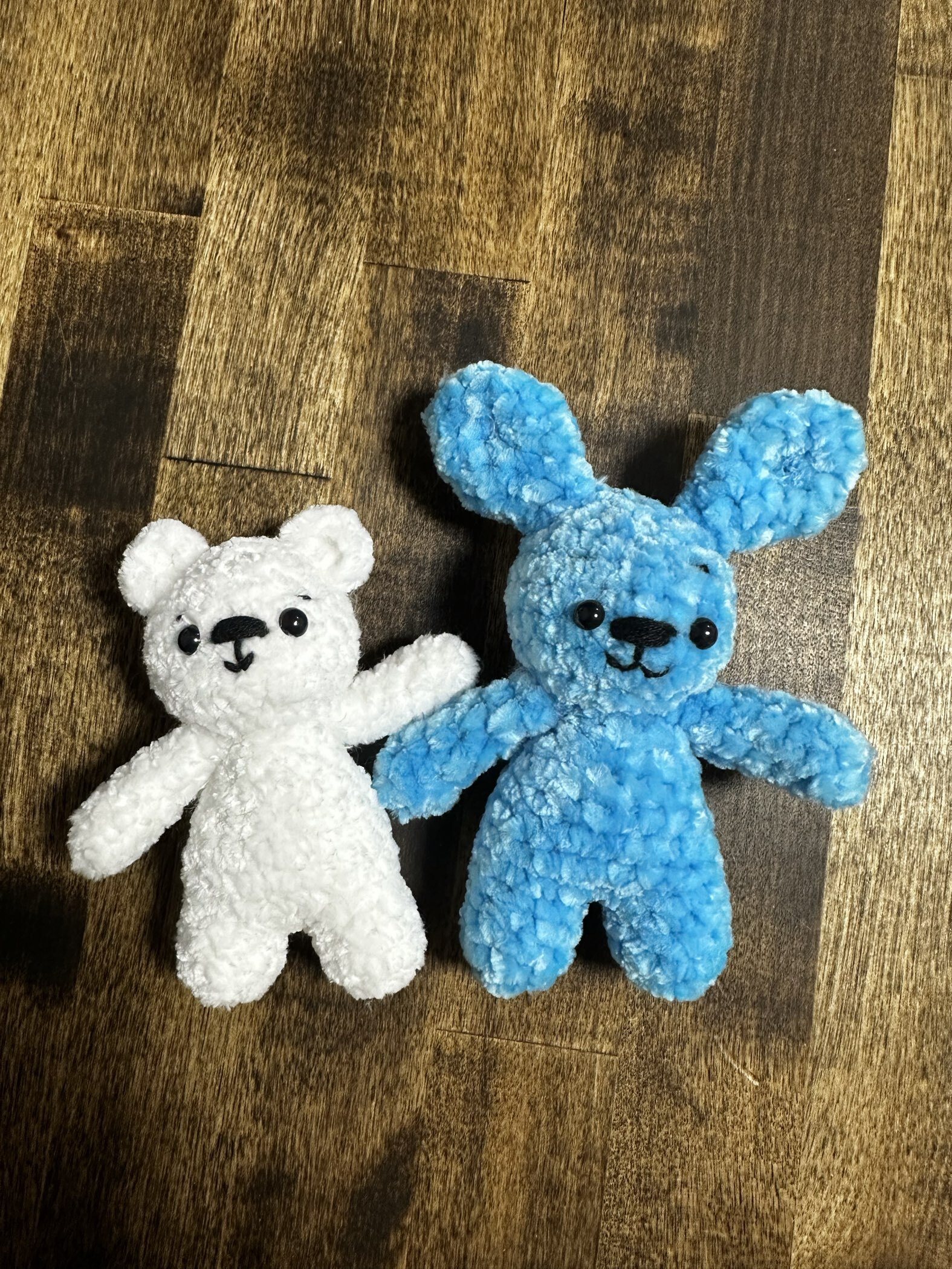 Фотография покупателя товара Набор для вязания крючком. Амигуруми: мягкие игрушки своими руками «Зайка и мишка», 15 см - Фото 1