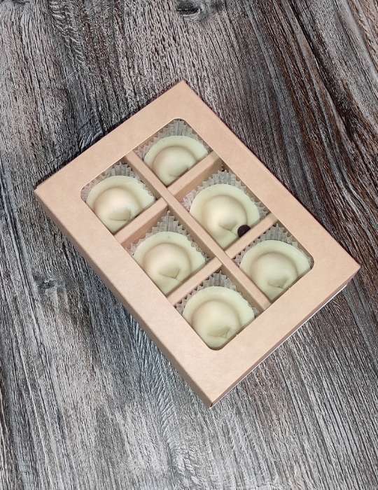Фотография покупателя товара Коробка для 6 конфет с окном, белая, 13.7×9.85×3.85 см - Фото 4