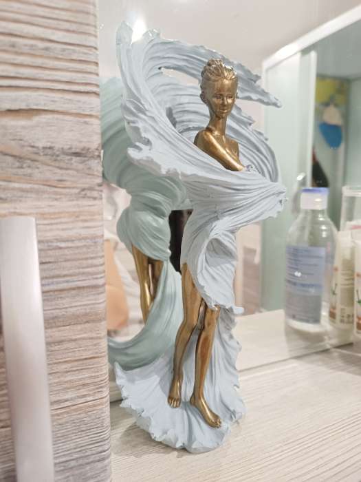 Фотография покупателя товара Фигура полистоун «Золотая девушка в вихре», 17×9×27.5 см - Фото 1