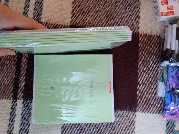 Фотография покупателя товара Тетрадь 18 листов в клетку ErichKrause "Классика", обложка мелованный картон, блок офсет, микс (1 вид в спайке)