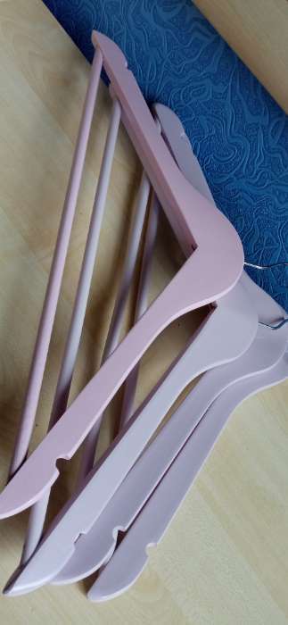 Фотография покупателя товара Плечики - вешалки LaDо́m Brillant, 44.5×23×1.2 см, 3 шт., деревянные, широкие плечики, розовые - Фото 2