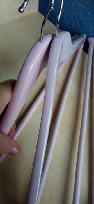 Фотография покупателя товара Плечики - вешалки LaDо́m Brillant, 44.5×23×1.2 см, 3 шт., деревянные, широкие плечики, розовые - Фото 1