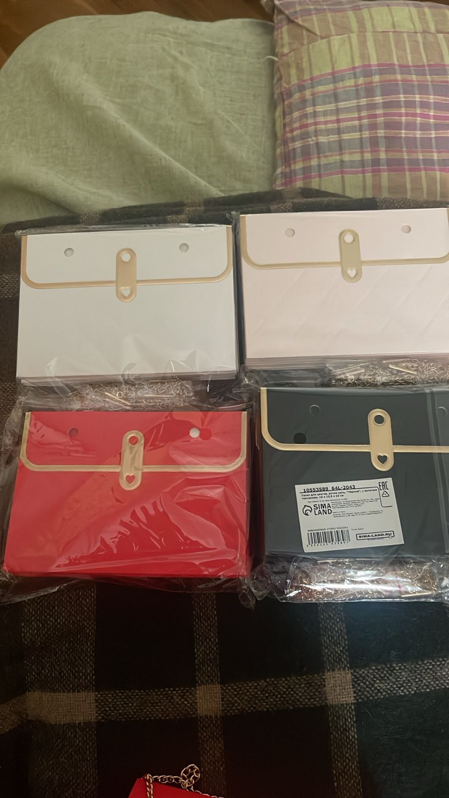 Фотография покупателя товара Пакет переноска для цветов, ручка цепь, «Кремовый», с золотым тиснением, 15×10.5×10 см - Фото 13