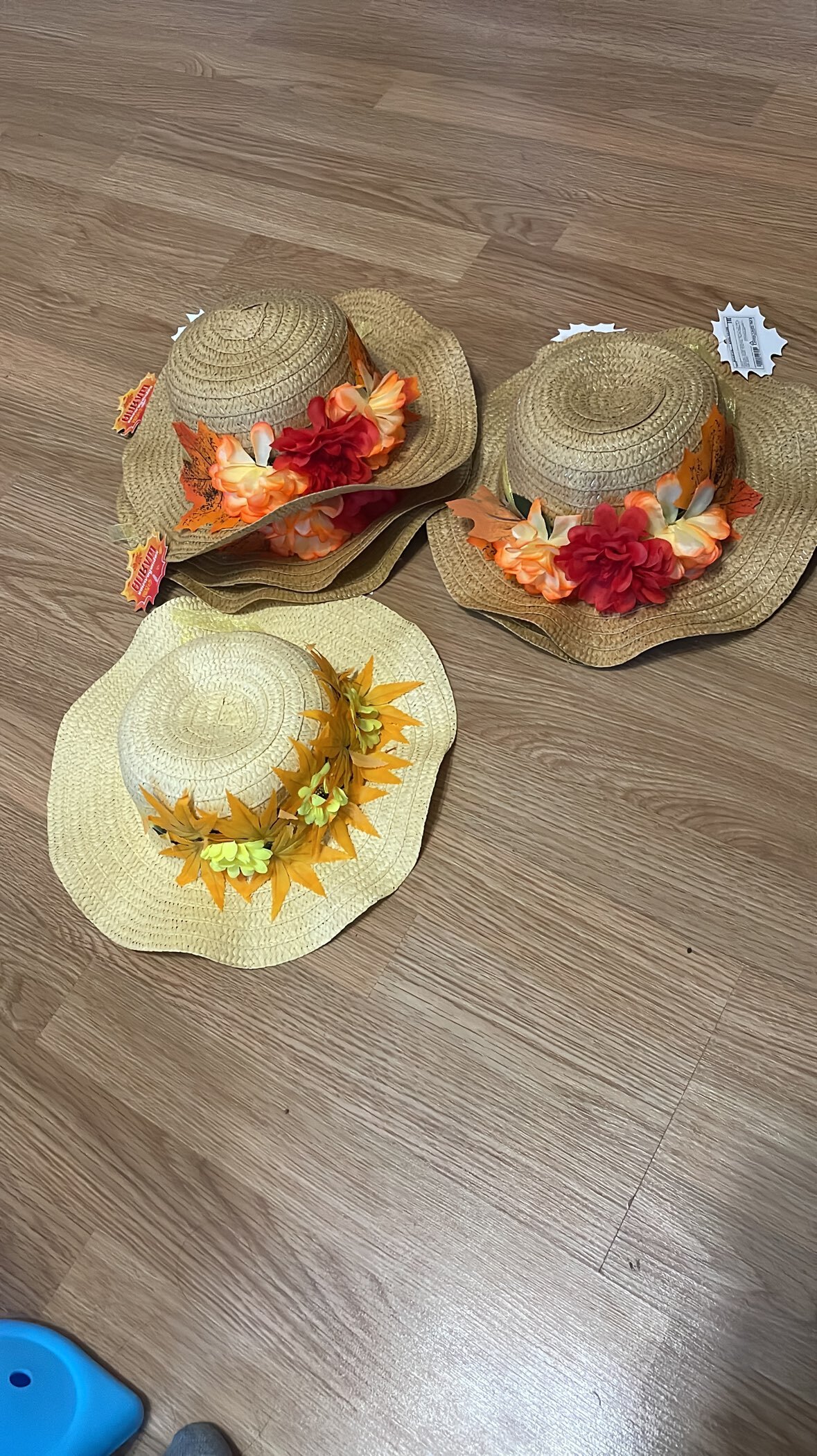 Фотография покупателя товара УЦЕНКА Карнавальная шляпа «Осенний букет» бежевая - Фото 1