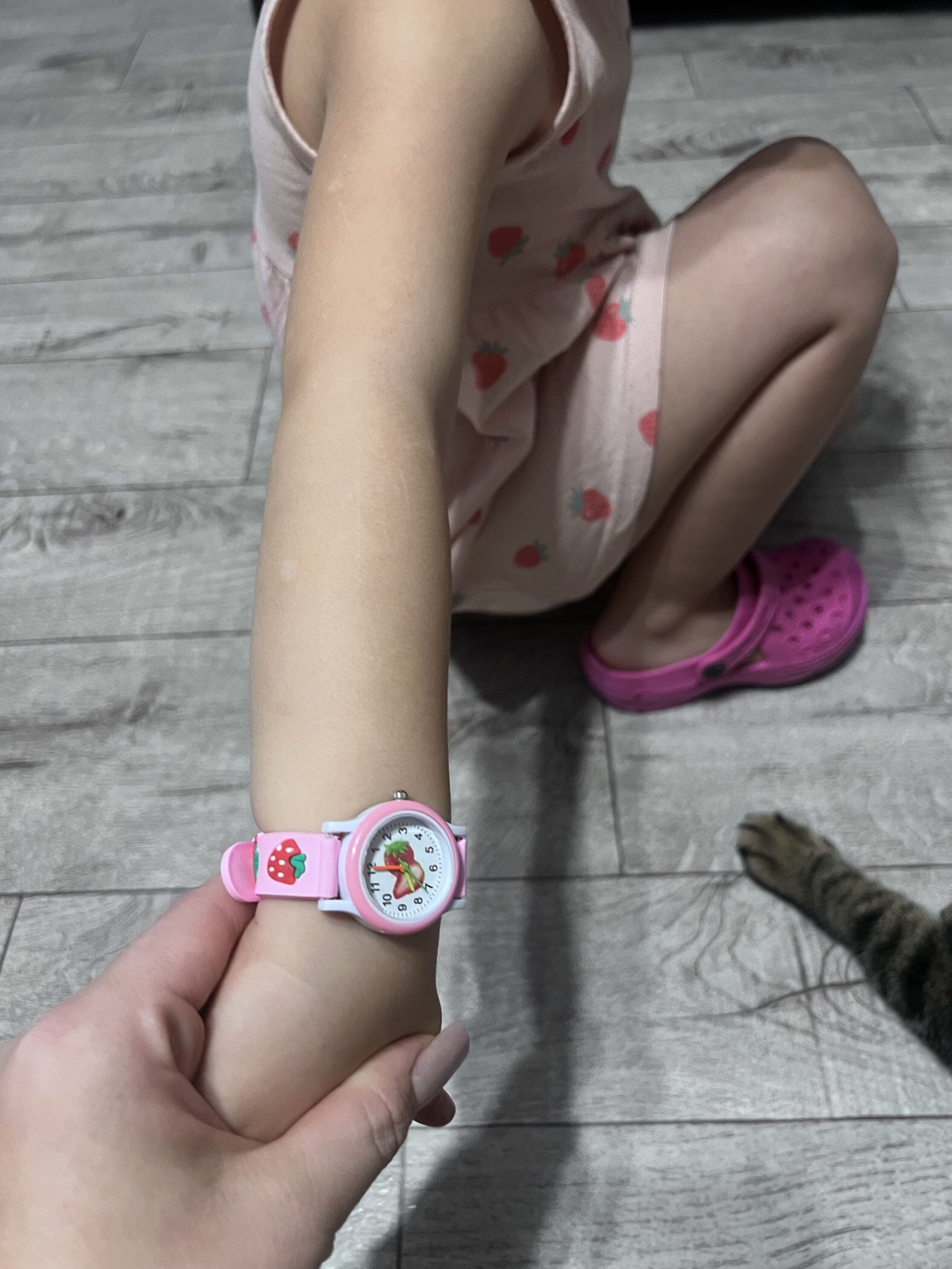 Фотография покупателя товара Часы наручные детские «Земляника», кварцевые, d=3 см, ремешок l-20 см - Фото 1