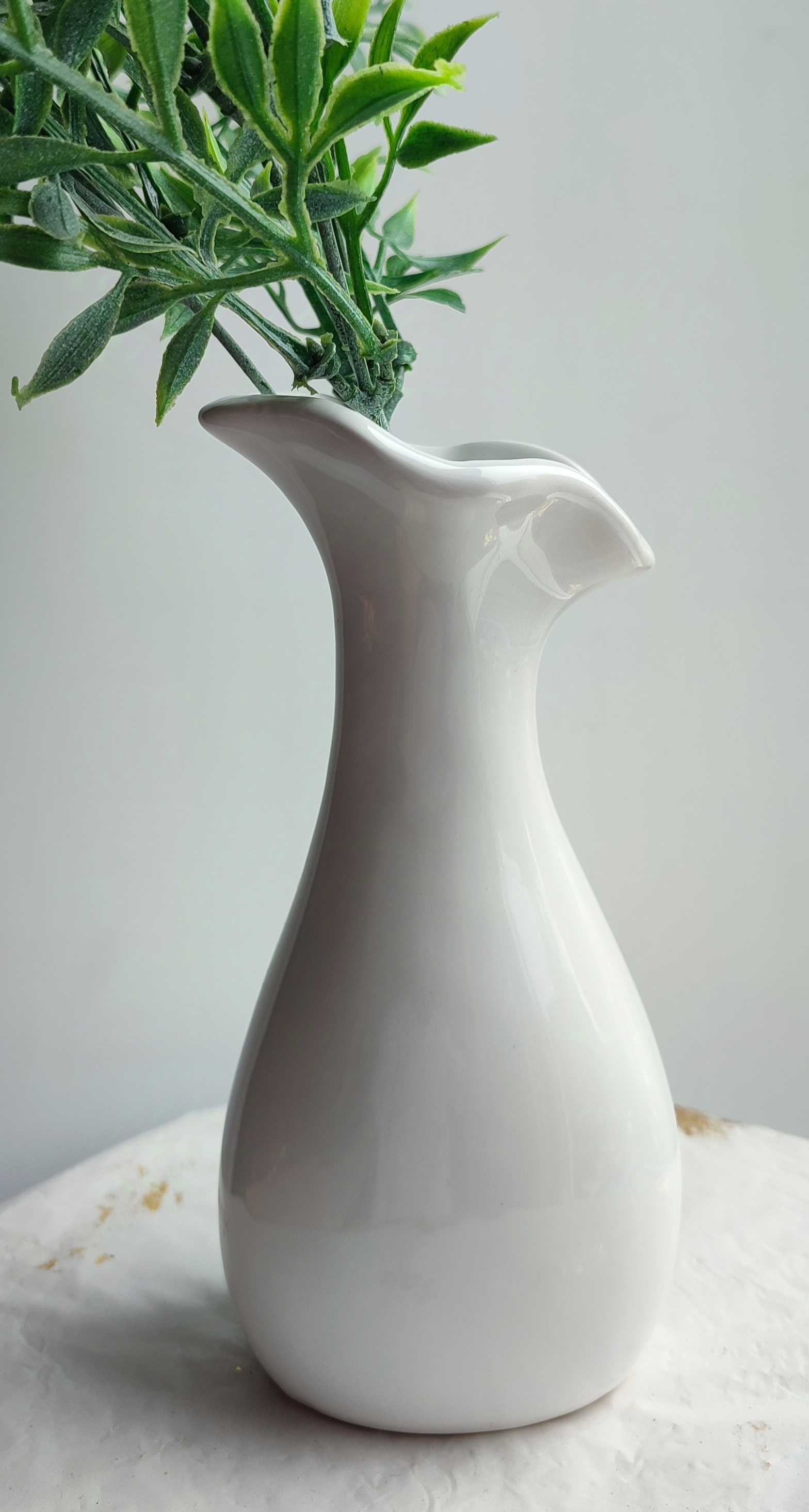 Фотография покупателя товара Ваза для цветов «Тьяго», грация, d=7.5×5.5 см, d отверстия 2.5 см, h=16.5 см, керамика, красная - Фото 1