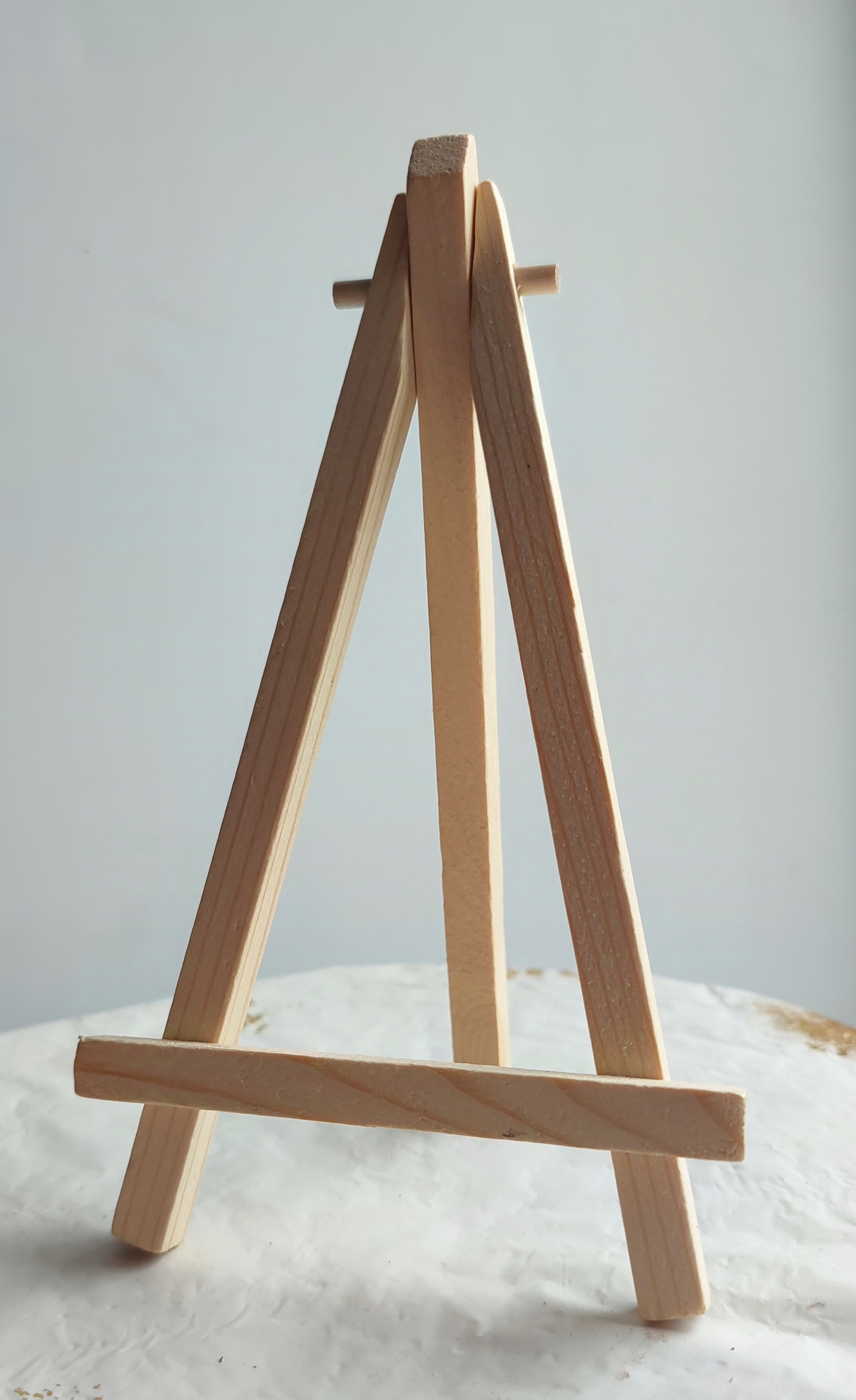 Фотография покупателя товара Настольная подставка тренога «Мольберт», дерево, для фото, книг, телефона, 1.4×9×16 см - Фото 1