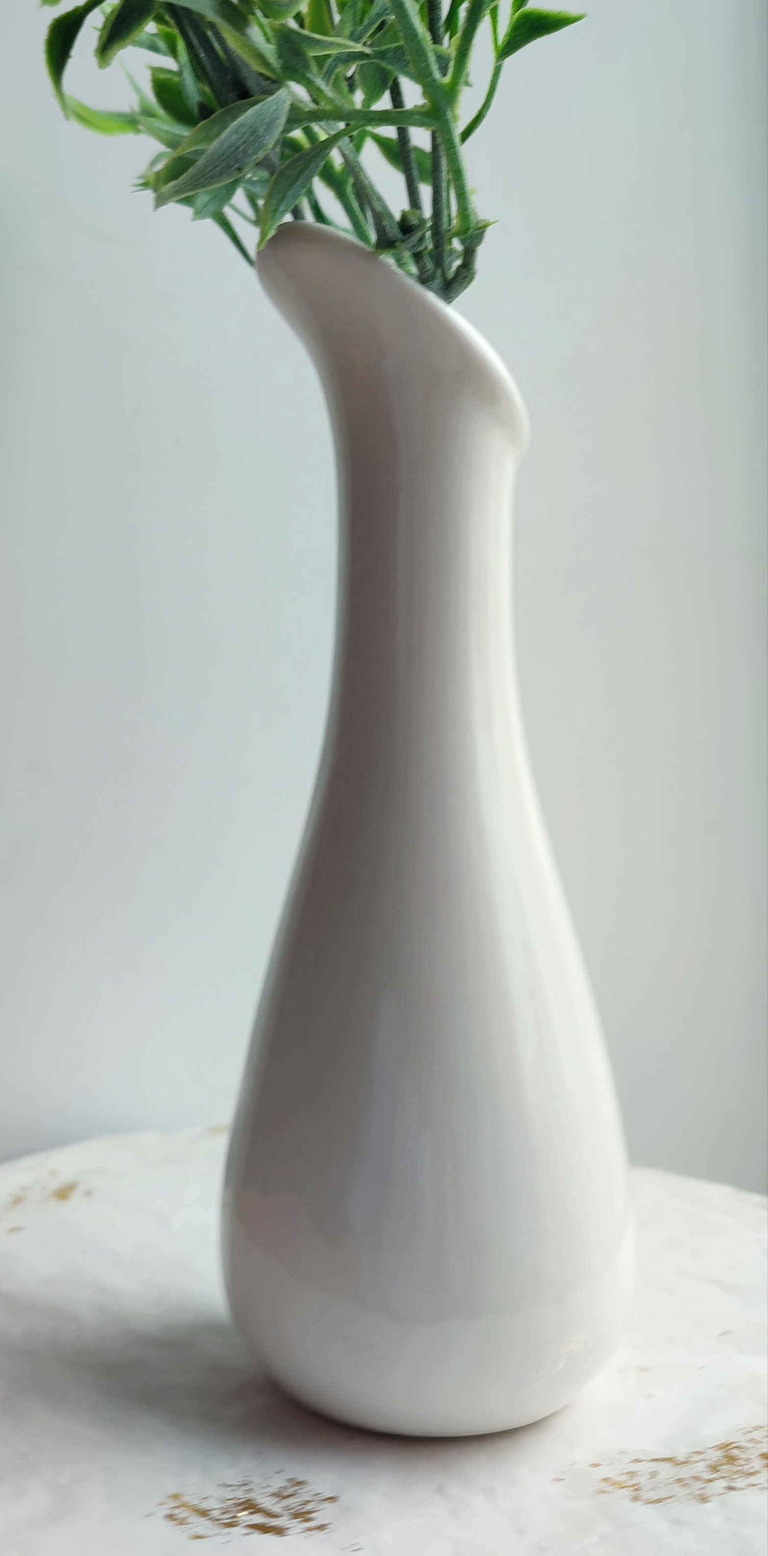 Фотография покупателя товара Ваза для цветов Magistro «Бланш», 7×18.5 см, фарфор, белая - Фото 2