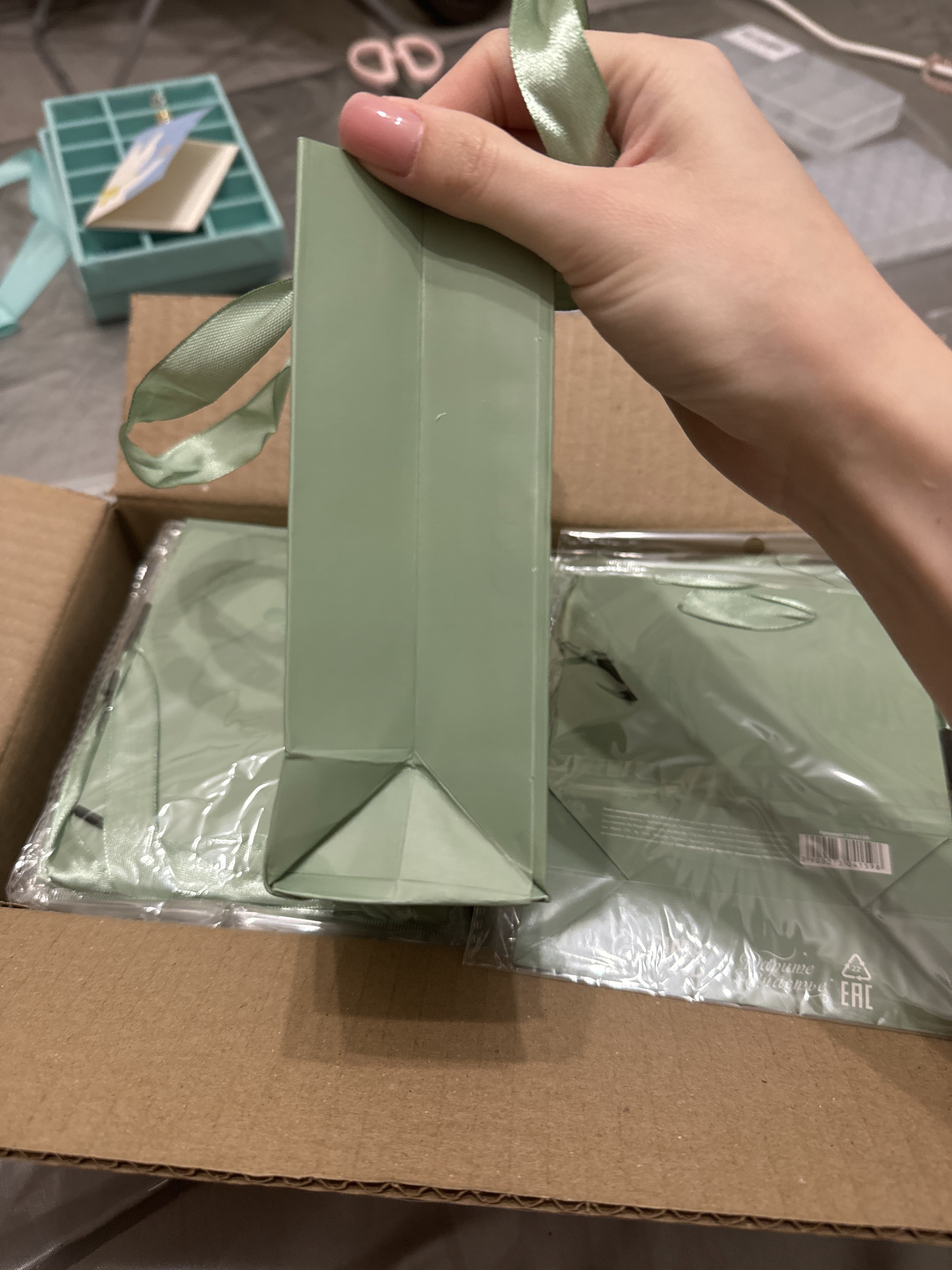 Фотография покупателя товара Пакет подарочный ламинированный, упаковка, «Тиффани», S 12×15×5.5 см - Фото 9