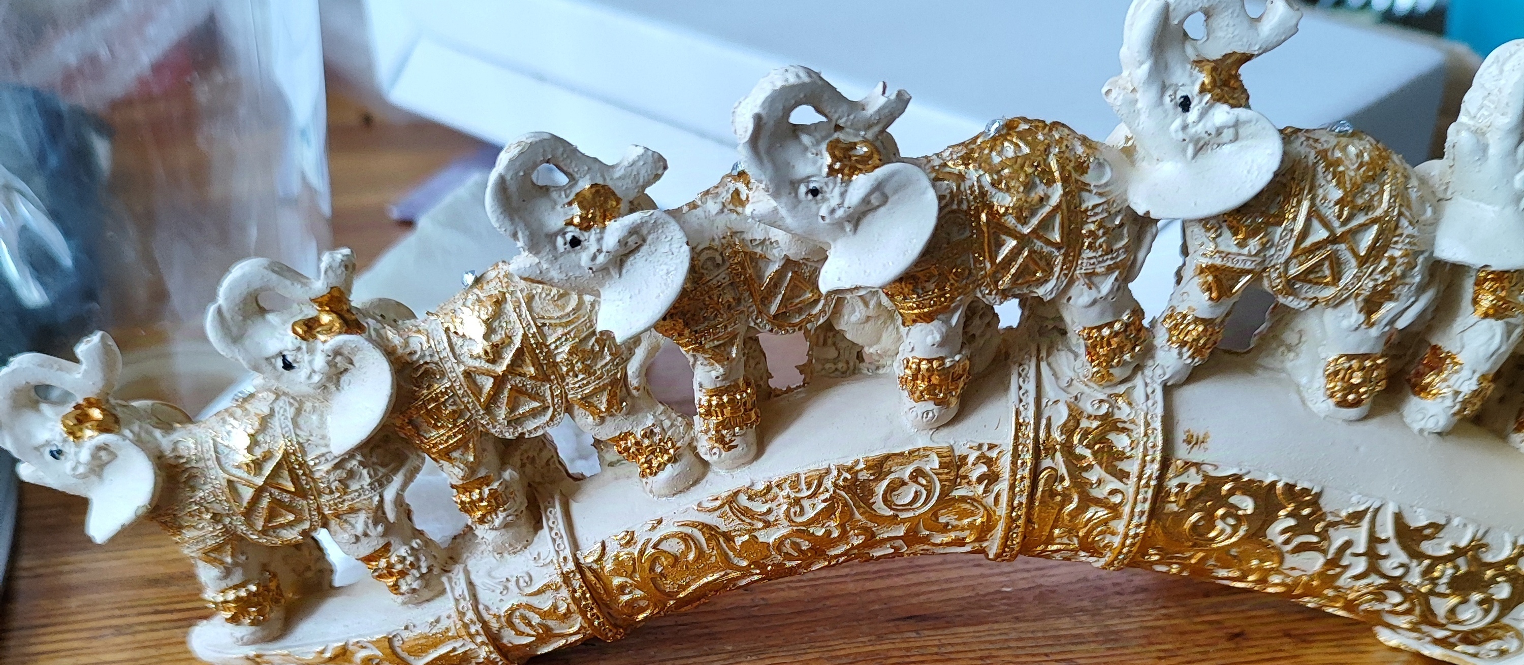 Фотография покупателя товара Фигурка полистоун «Семь слонов на бивне», резной 10×24×3.5 см - Фото 1