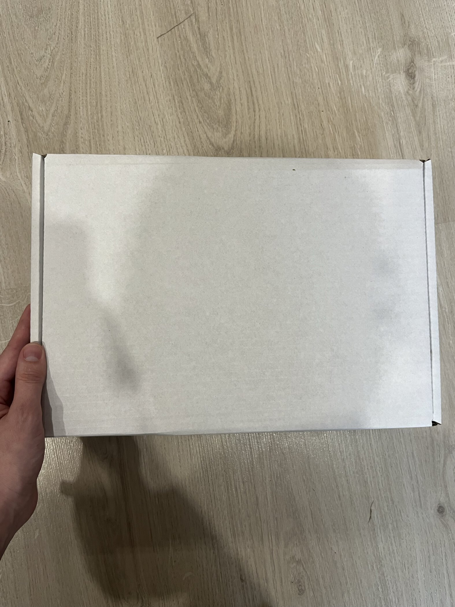 Фотография покупателя товара Коробка самосборная, белая, гофрокартон, для подарков, хранения и отправки посылок, 31×22×9.5 см - Фото 43