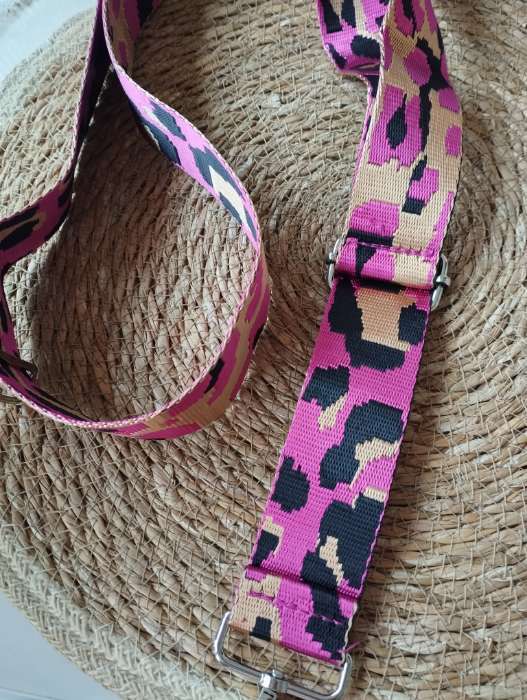 Фотография покупателя товара Ручка для сумки «Розовый леопард», стропа, с карабинами, 139±3×3.8 см, ярко-розовая - Фото 5