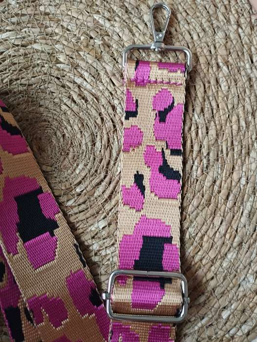 Фотография покупателя товара Ручка для сумки «Розовый леопард», стропа, с карабинами, 139±3×3.8 см, ярко-розовая - Фото 6