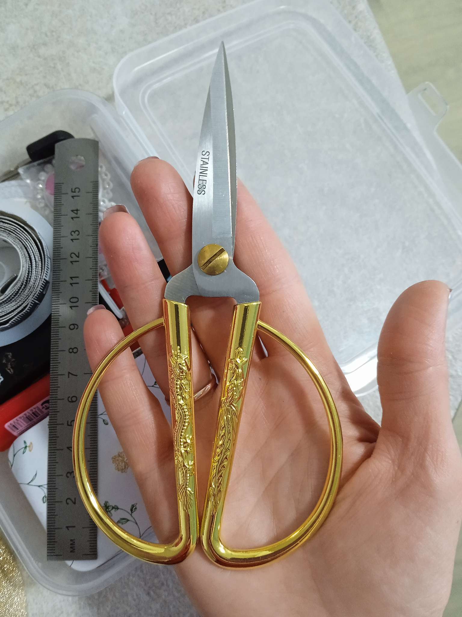 Фотография покупателя товара Ножницы для рукоделия, скошенное лезвие, 3.5", 8.5 см, цвет золотой - Фото 3