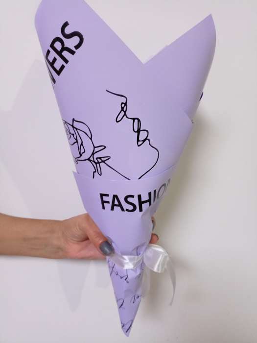 Фотография покупателя товара Пленка для цветов и букетов «Цветы», красная, 57×57 см - Фото 3