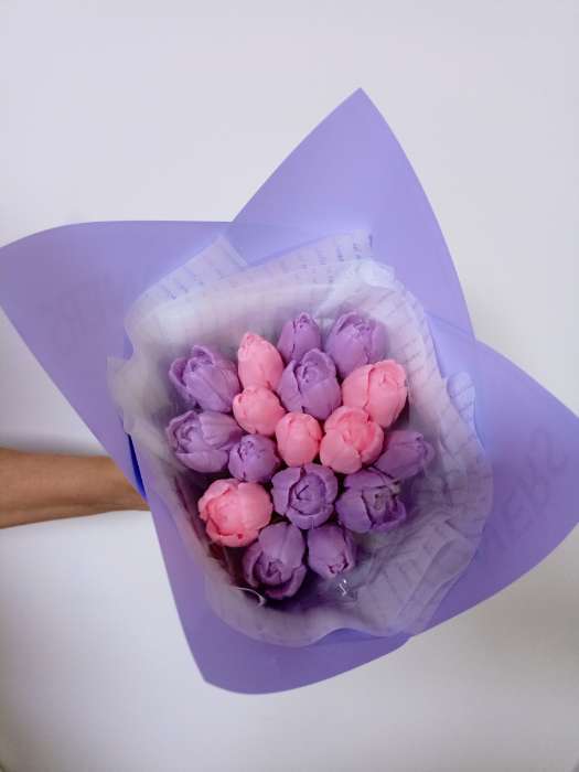 Фотография покупателя товара Пленка для цветов и букетов «Цветы», красная, 57×57 см - Фото 4