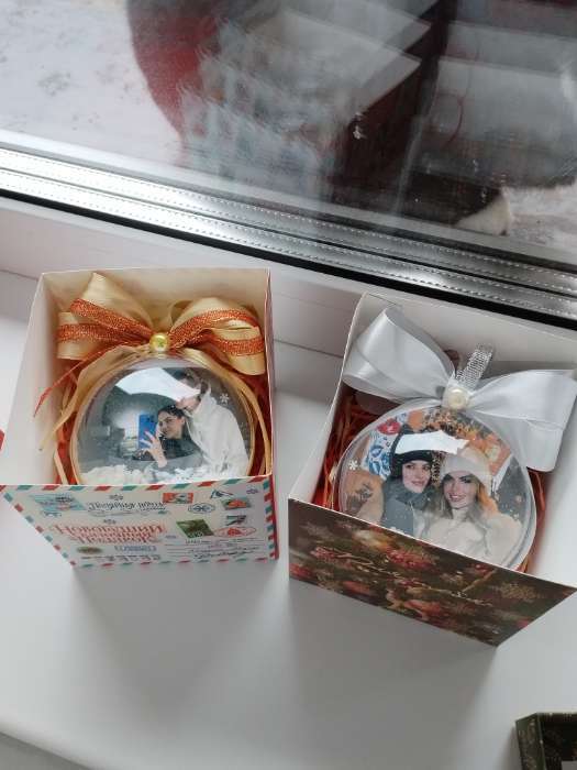 Фотография покупателя товара Коробка подарочная новогодняя складная «Новогодний подарок», 10×10×10 см - Фото 3