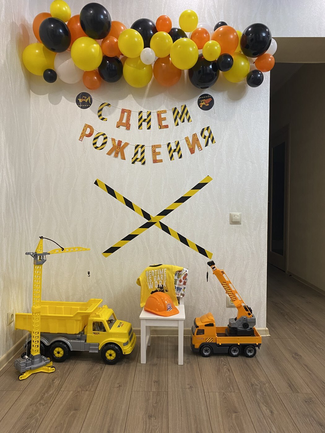 Фотография покупателя товара Лента разметочная, сигнальная, клейкая, желто - черная, 18 м × 4.5 см - Фото 1