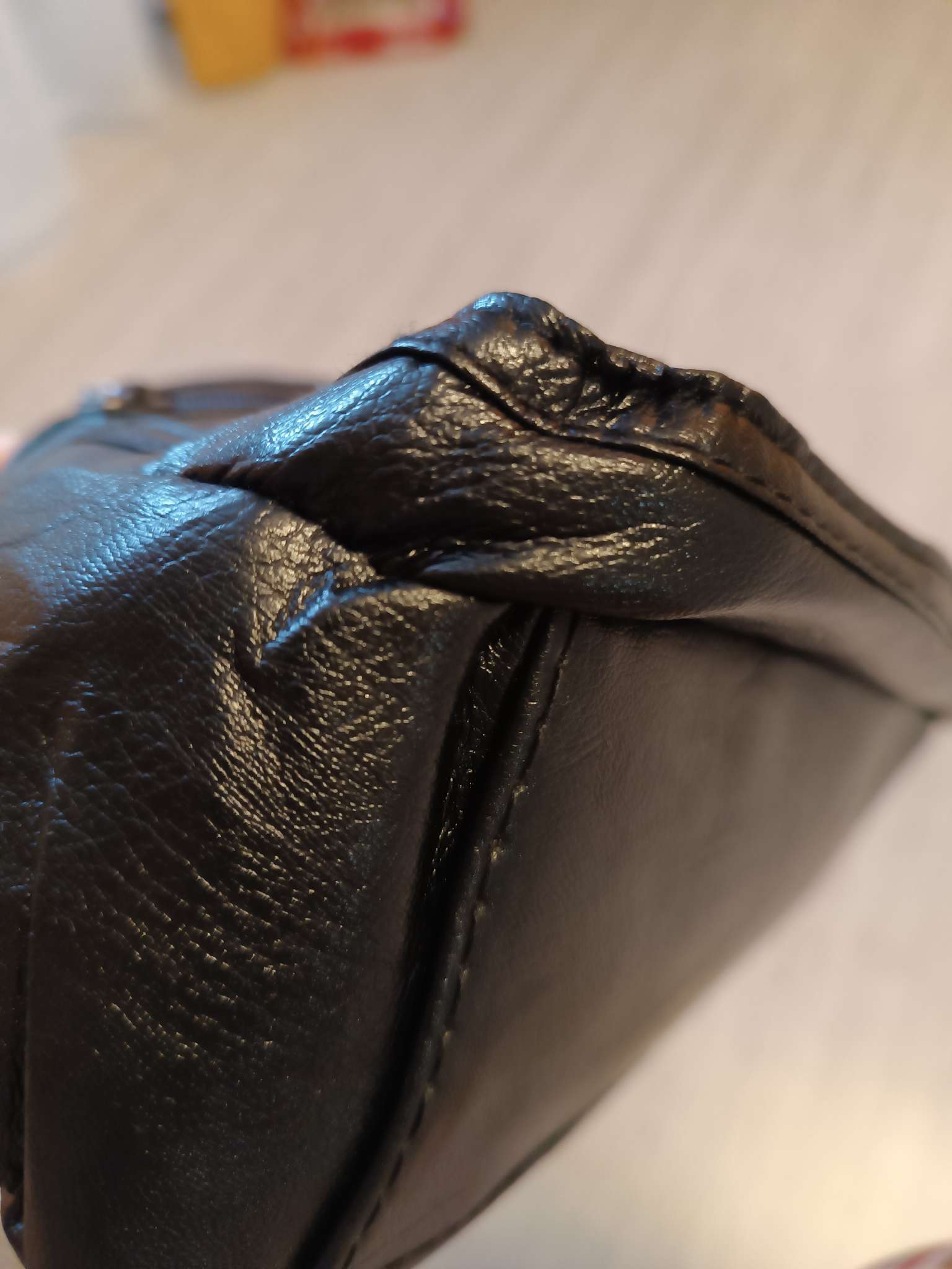 Фотография покупателя товара Сумка женская кросс-боди на молнии, 24×8×18 см, чёрная - Фото 4