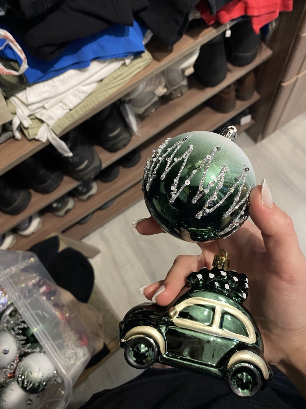 Фотография покупателя товара Ёлочные игрушки «Акселл», шары новогодние, d=8 см, набор 3 шт., зелёно-белый - Фото 1