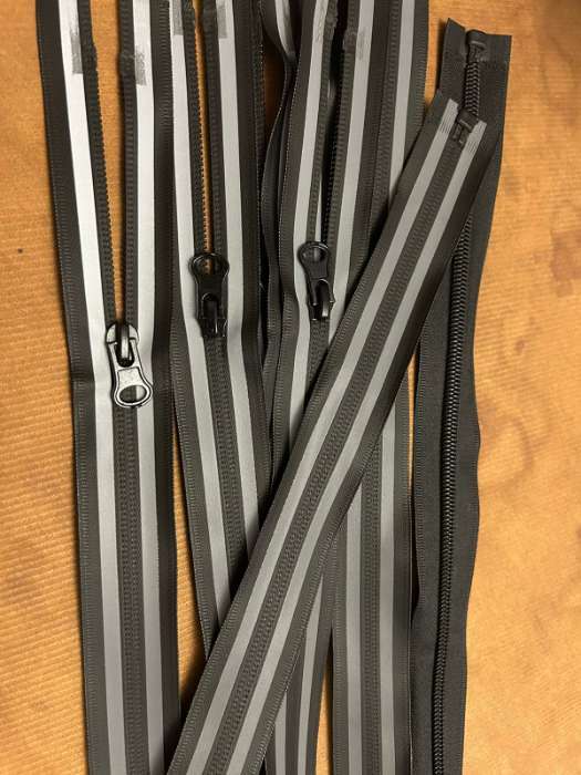 Фотография покупателя товара Молния «Спираль», №5, разъёмная, водонепроницаемая, со светоотражающей лентой, замок автомат, 100 см, чёрная, серая - Фото 1