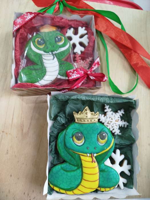 Фотография покупателя товара Коробка для печенья «Сундучок с подарками», 9×9×3 см, Новый год - Фото 7