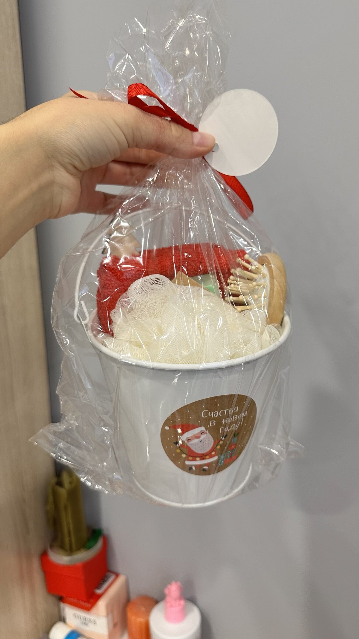 Фотография покупателя товара Набор подарочный новогодний «Этель. С новым годом!», 6 предметов, полотенце, мочалка, расчёска - Фото 1