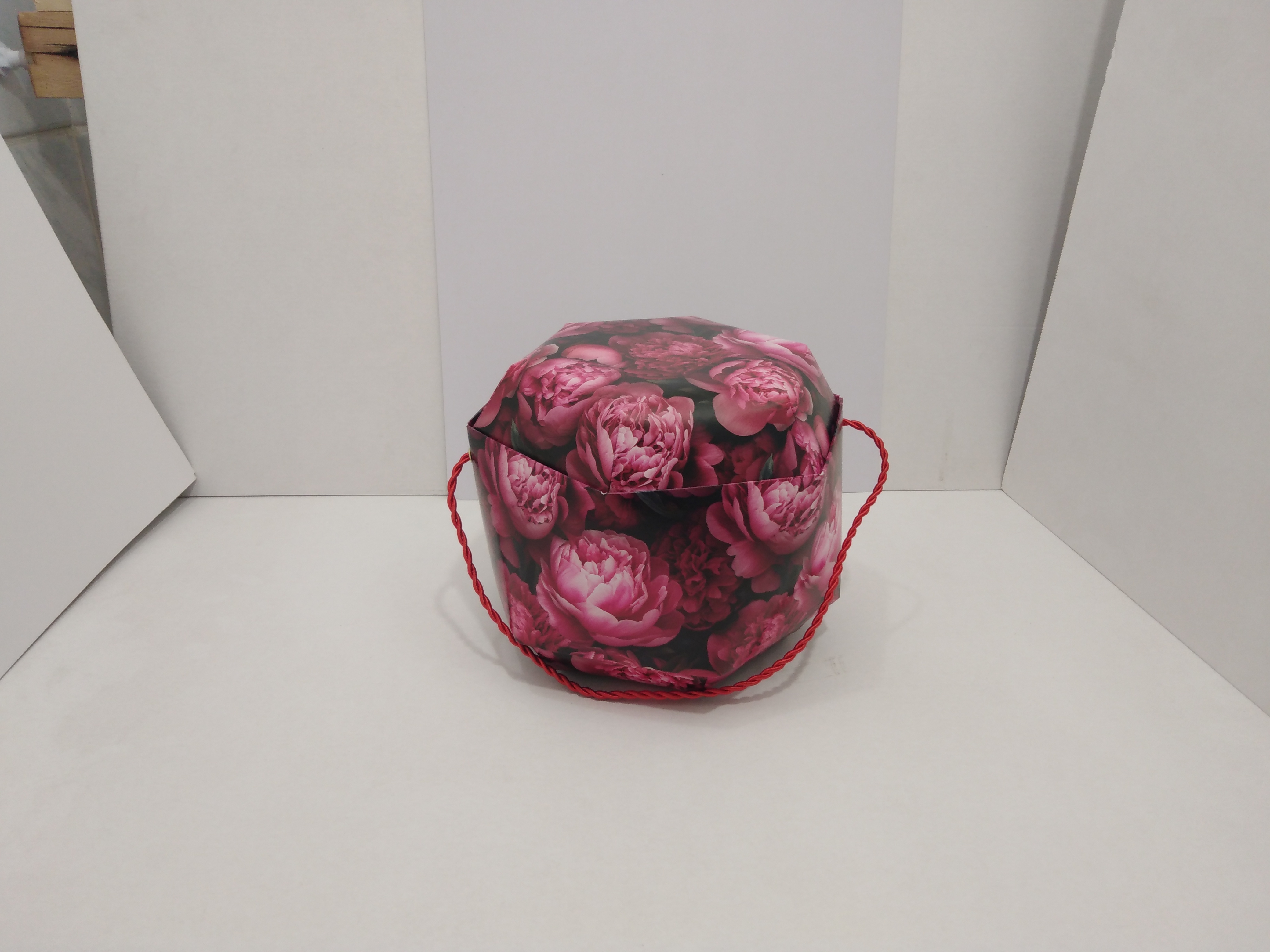 Фотография покупателя товара Бумага упаковочная, глянцевая «Пионы» 60×90 см - Фото 2