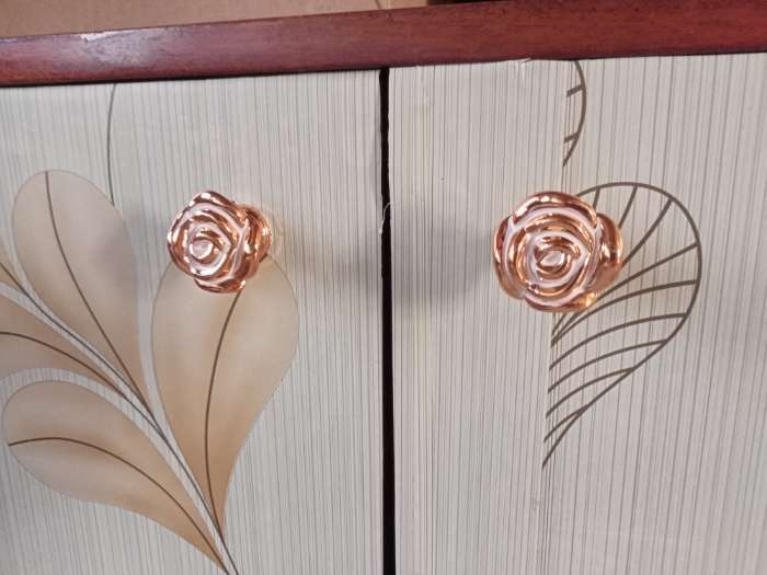 Фотография покупателя товара Ручка-кнопка CAPPIO Rose 01, белая с золотым