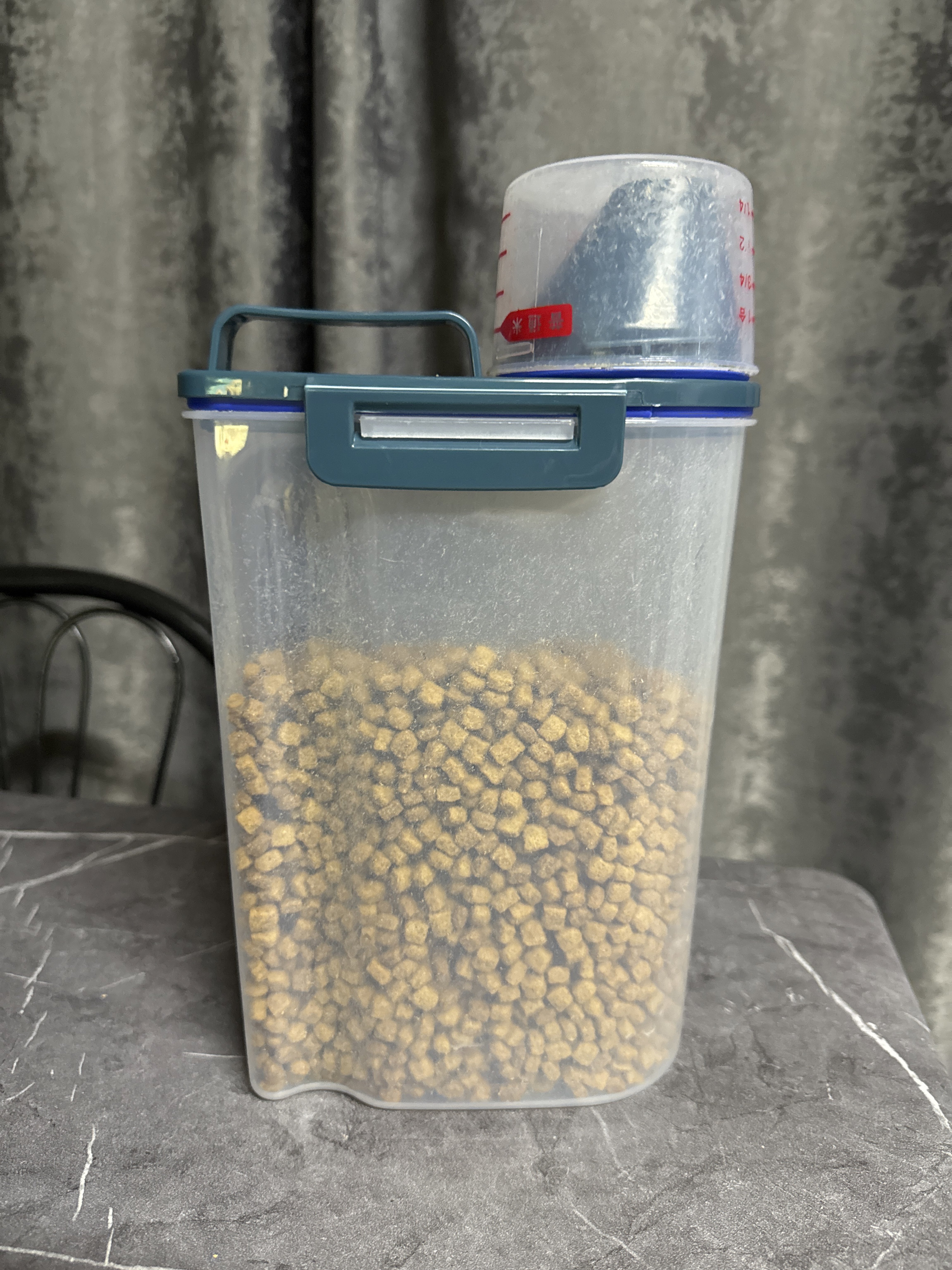 Фотография покупателя товара Контейнер для хранения сыпучих с дозатором, 2 кг, 17×10.5×29 см, пластик, прозрачный - Фото 2