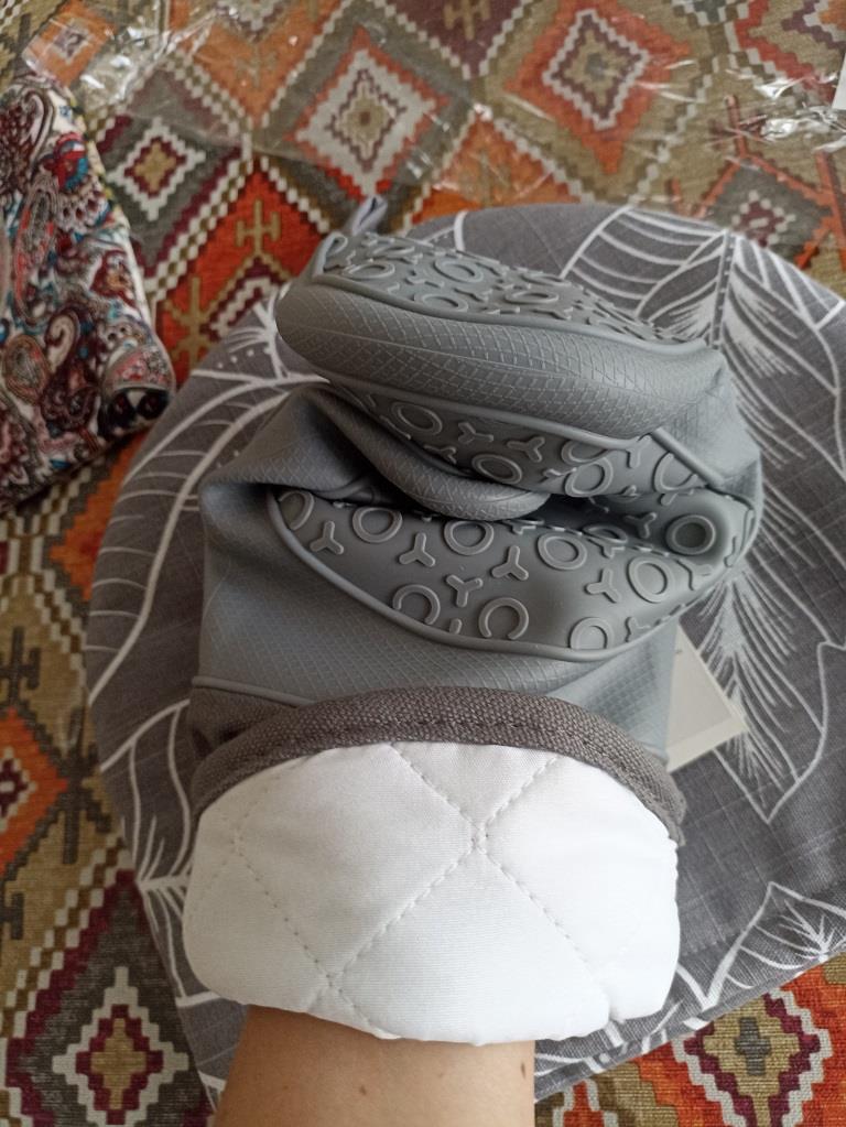 Фотография покупателя товара Варежка Доляна, цв.серый, 18х33 см, 100% п/э, силикон - Фото 2