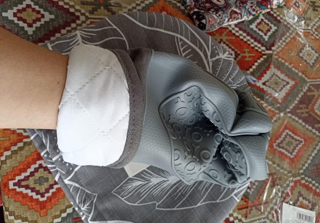 Фотография покупателя товара Варежка Доляна, цв.серый, 18х33 см, 100% п/э, силикон - Фото 3