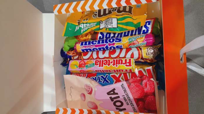 Фотография покупателя товара Коробка подарочная новогодняя складная, упаковка «Волшебного Нового года», 20×18×5 см - Фото 3