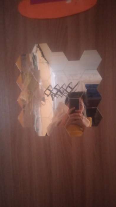 Фотография покупателя товара Зеркало настенное «Соты», на клеевой основе, акриловое, 21 шт., 8×7 см - Фото 12