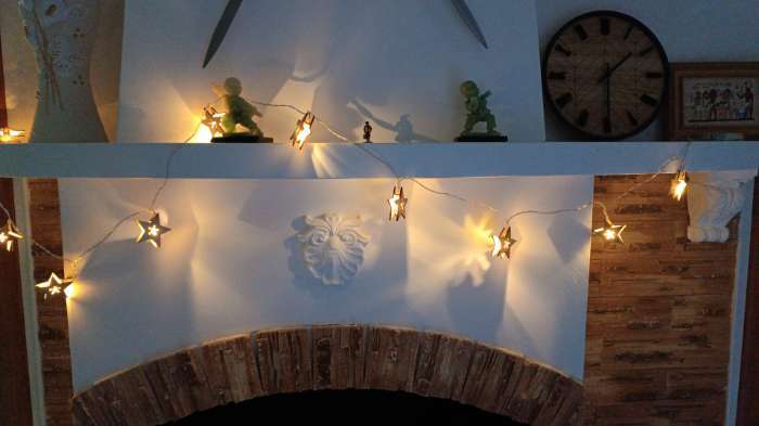 Фотография покупателя товара Гирлянда «Нить» 2.5 м с насадками «Листочек», IP20, прозрачная нить, 10 LED, от батареек АА×2, свечение тёплое белое - Фото 2