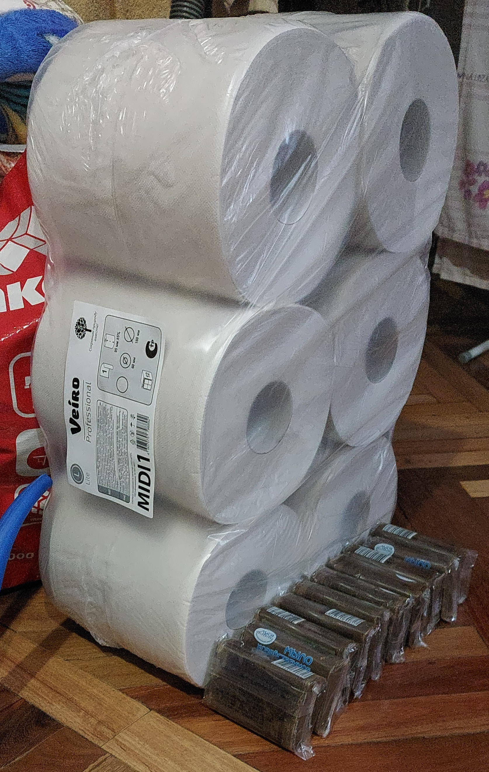 Фотография покупателя товара Туалетная бумага Veiro Professional Midi 1 в средних рулонах, 1 слой, 180 метров - Фото 1